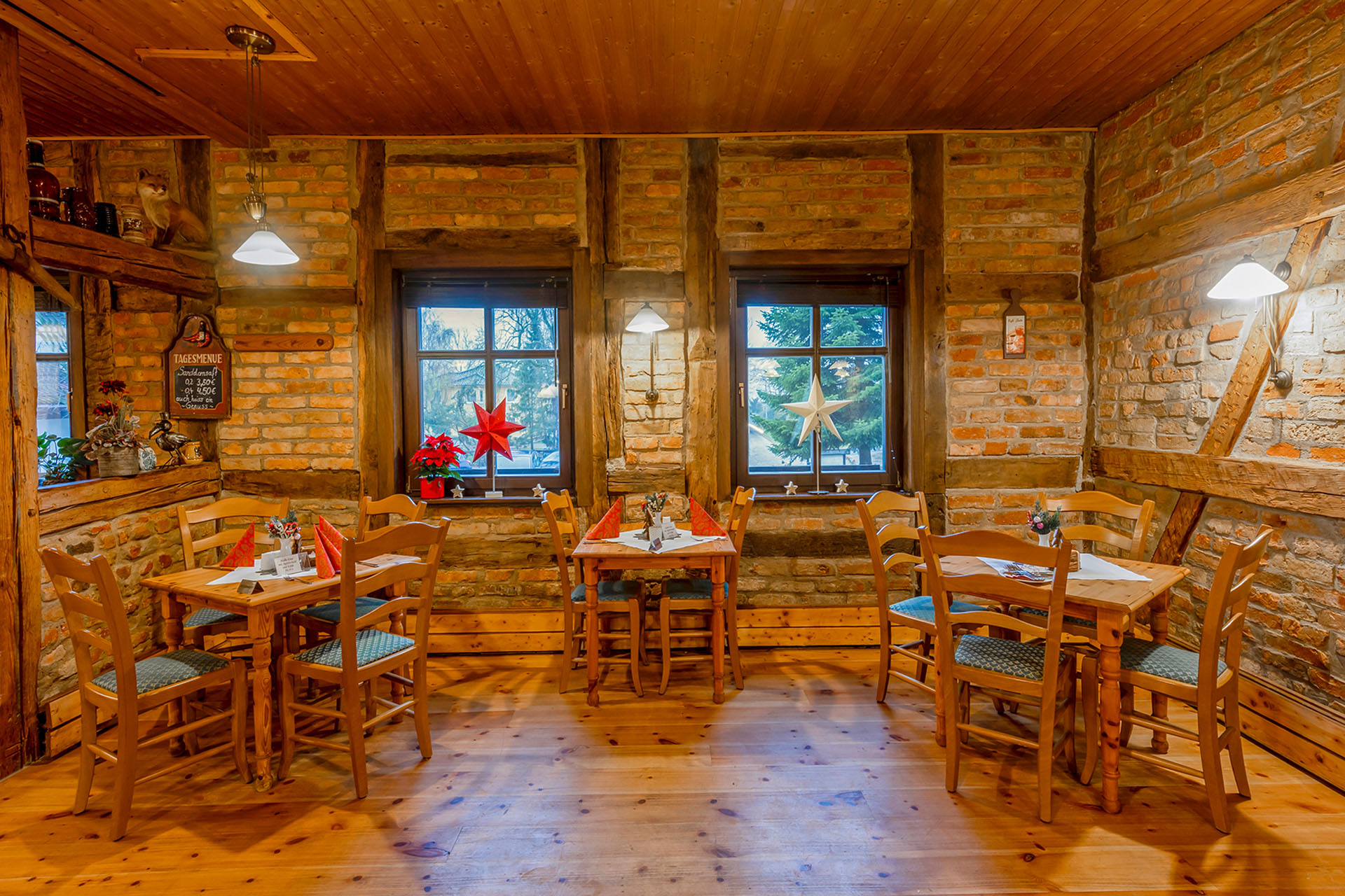 Tischanordnung im gastraum vom Restaurant