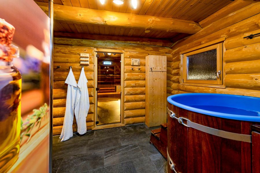 cottage sauna and cooling basin